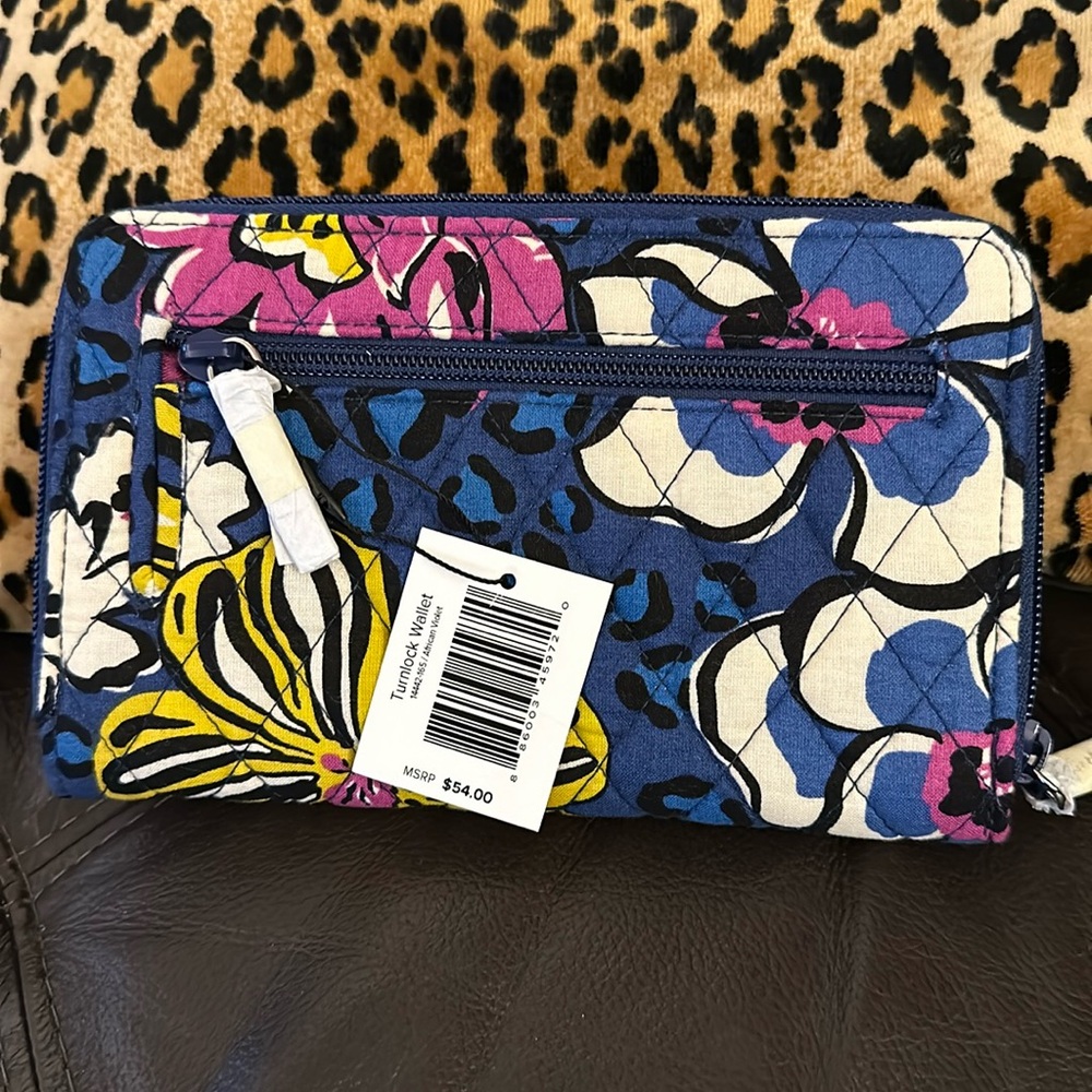 Vera Bradley NWT Turnlock Wallet